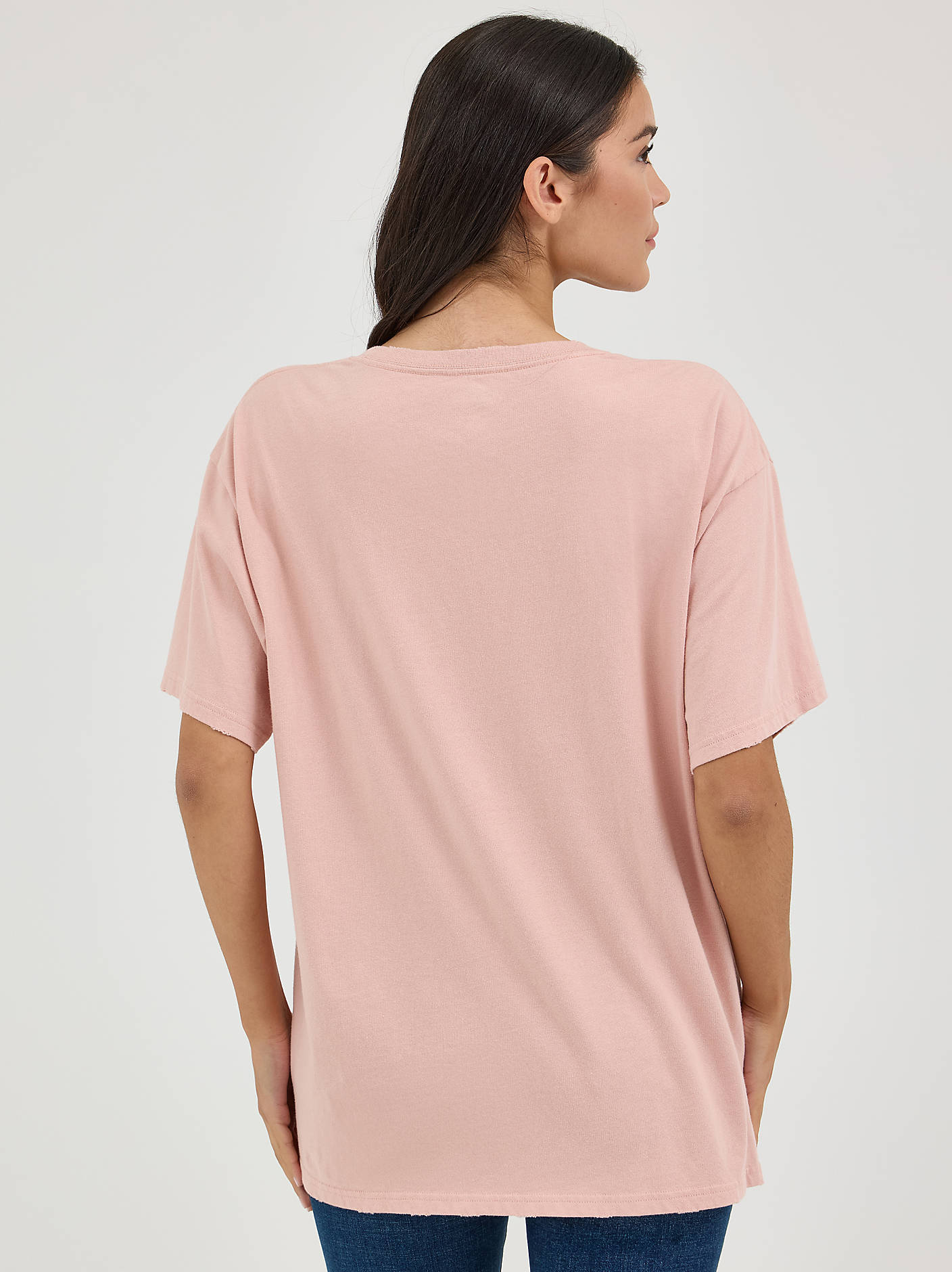 Women's Wrangler Retro Lainey Wilson Oversized Band Tee in Misty Rose