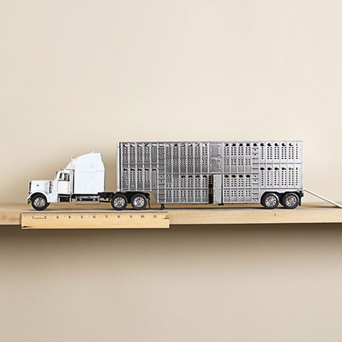 Bigtime Rodeo Peterbilt Bull Hauler Play Set