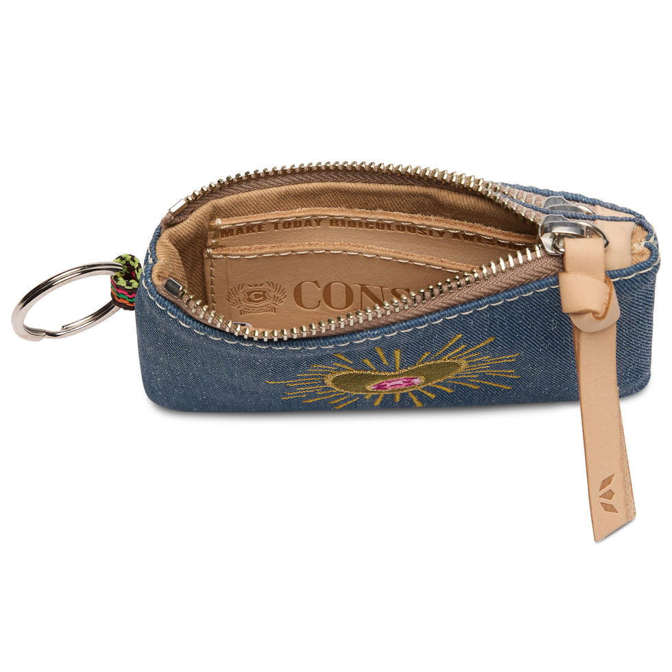 Pouch, Arlo