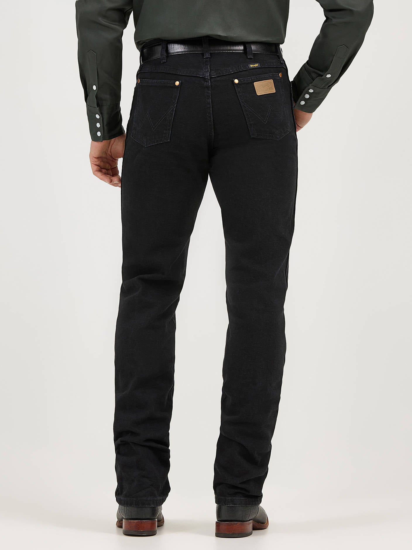 Wrangler Cowboy Cut Jeans Prewashed in Shadow Black