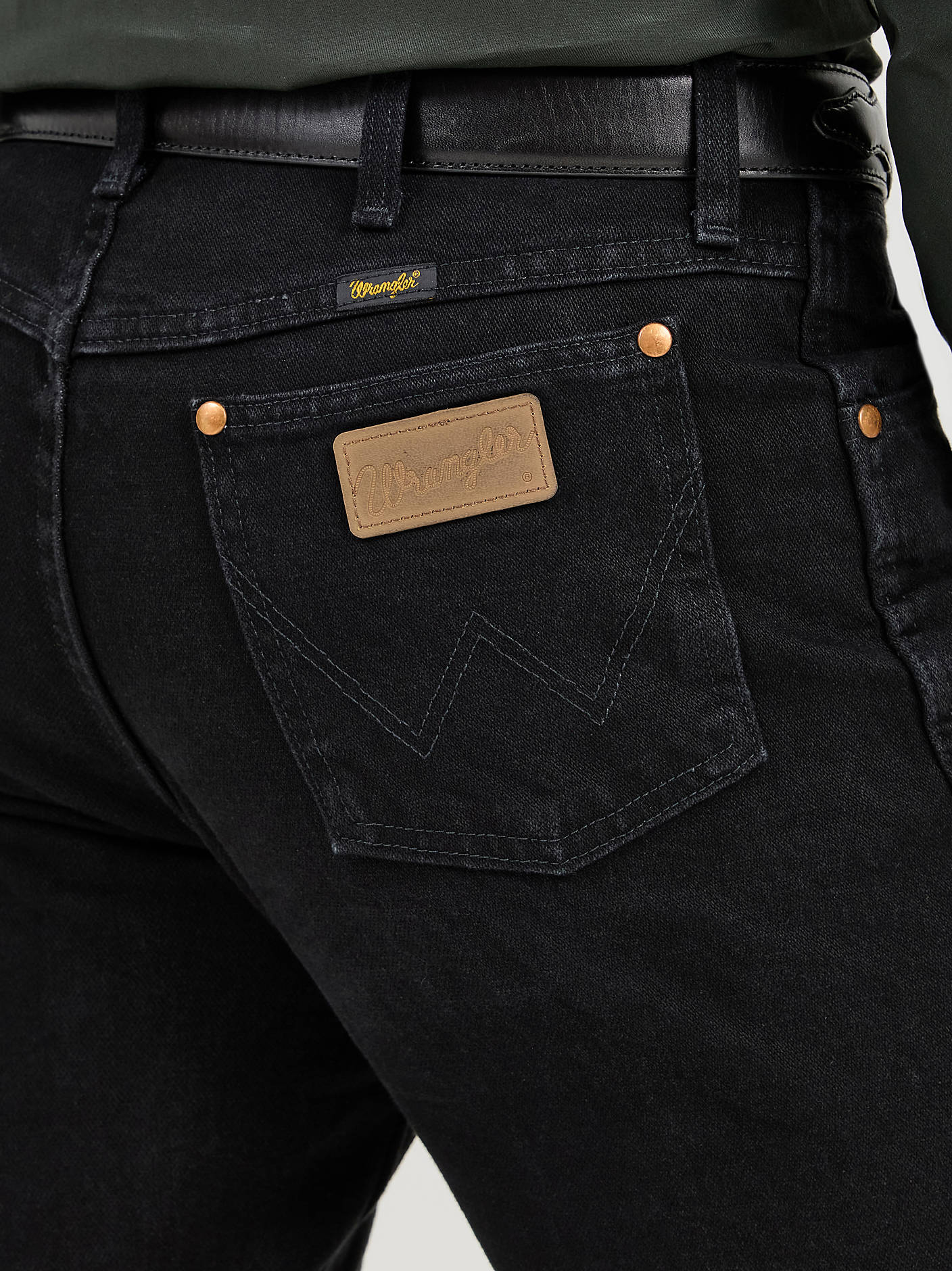 Wrangler Cowboy Cut Jeans Prewashed in Shadow Black