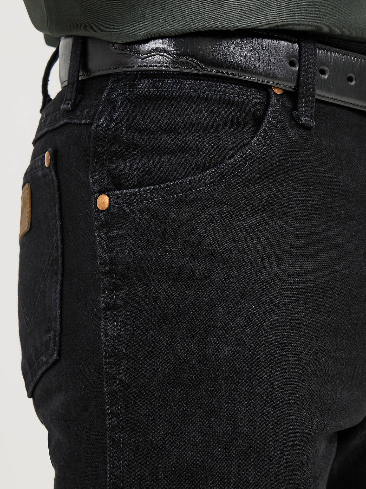 Wrangler Cowboy Cut Jeans Prewashed in Shadow Black
