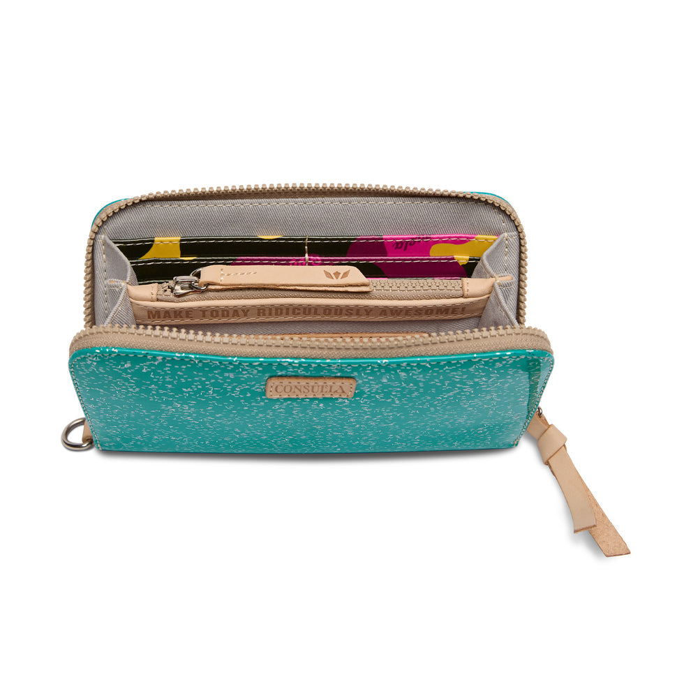 Essential Wallet, Shay