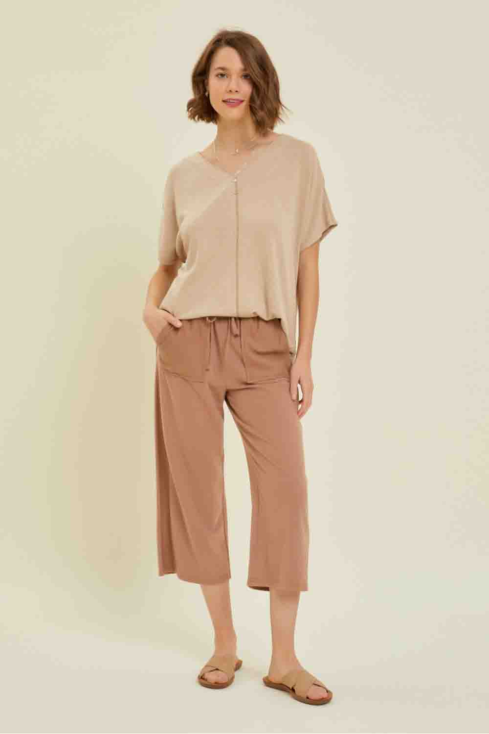 Sweater-like V-neck Top Dune