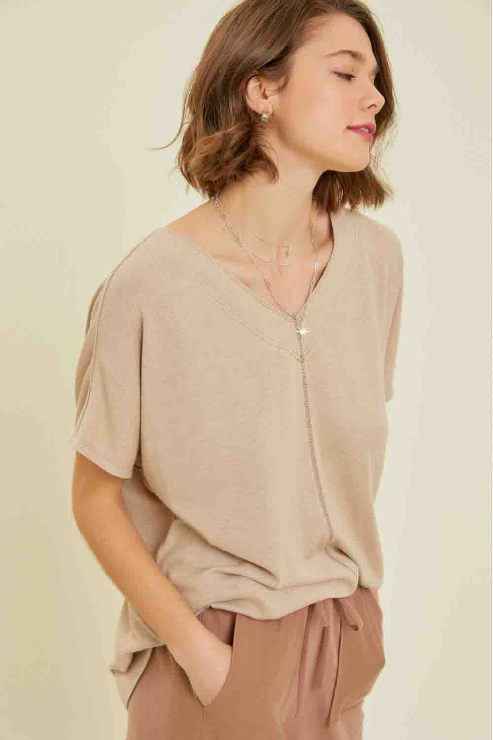 Sweater-like V-neck Top Dune