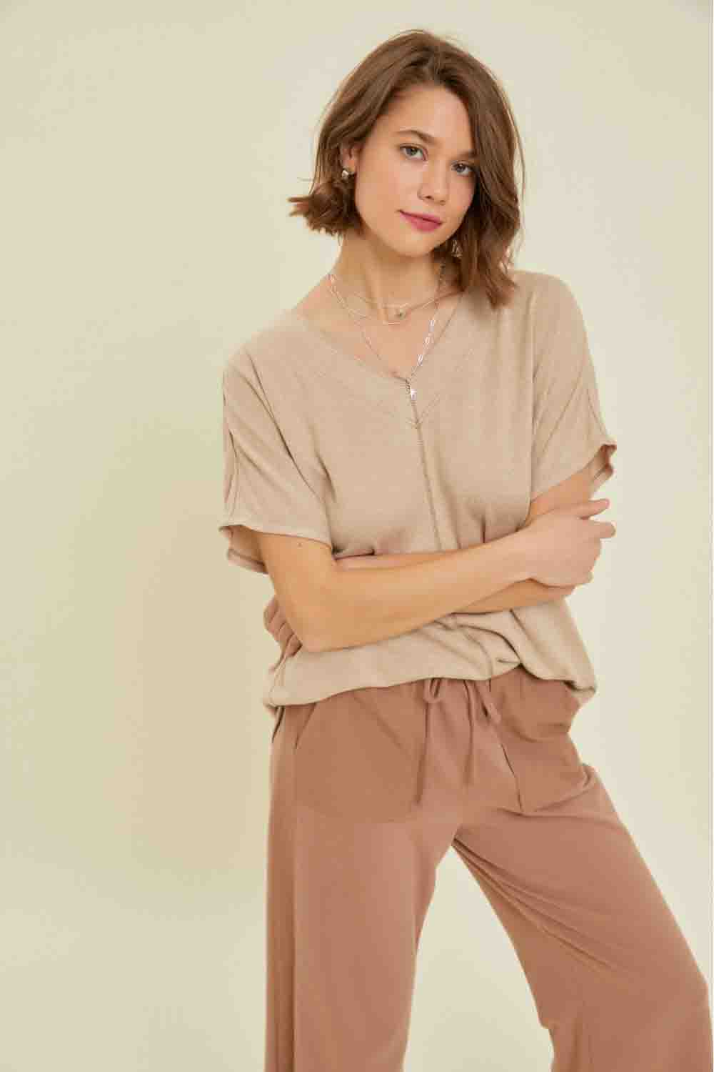 Sweater-like V-neck Top Dune